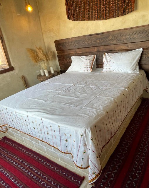 Egyptian cotton bedsheet set with handmade embroidery